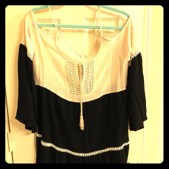 Umgee Tops - NWOT Umgee bare shoulder black and cream Bohemian tunic